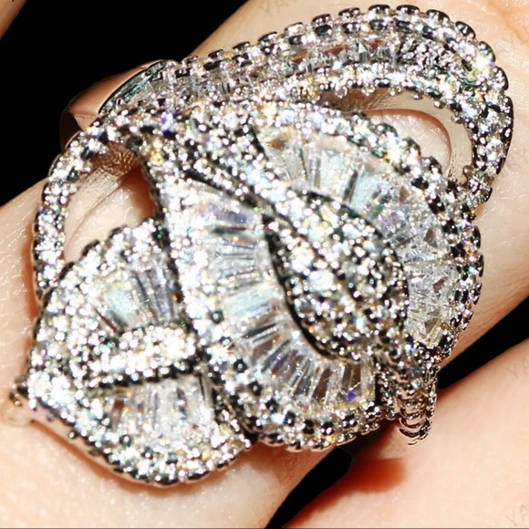 🎁 925 Silver Zircon Statement Ring - Picture 5 of 9